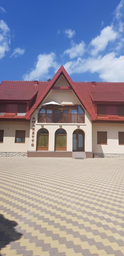 Amaretto Szallas Miskolc Exteriör bild