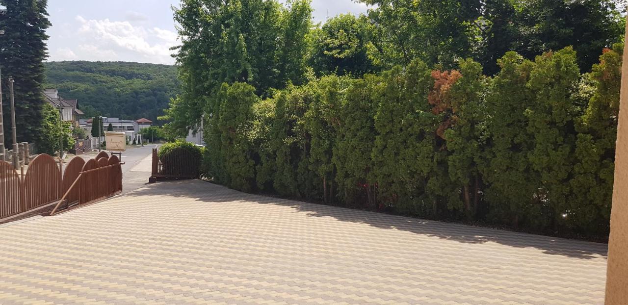 Amaretto Szallas Miskolc Exteriör bild