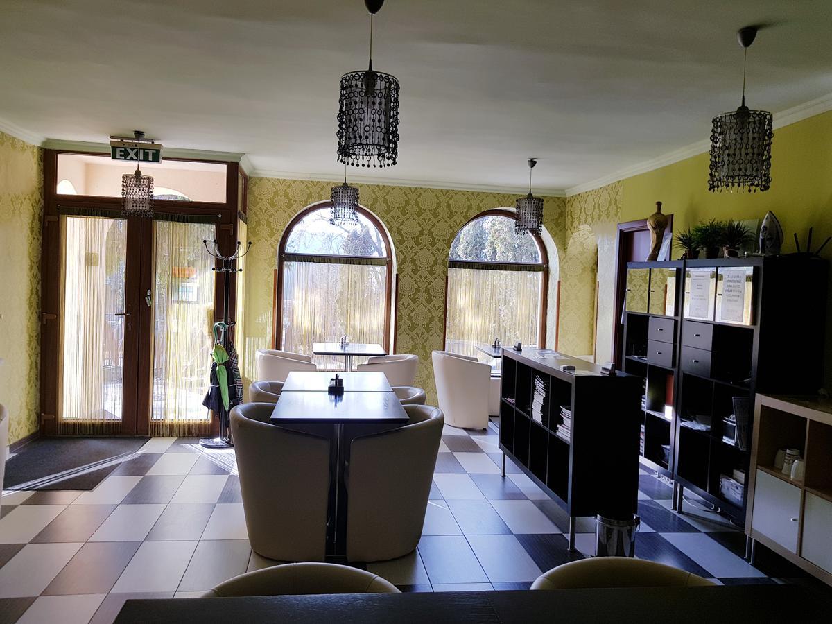 Amaretto Szallas Miskolc Exteriör bild