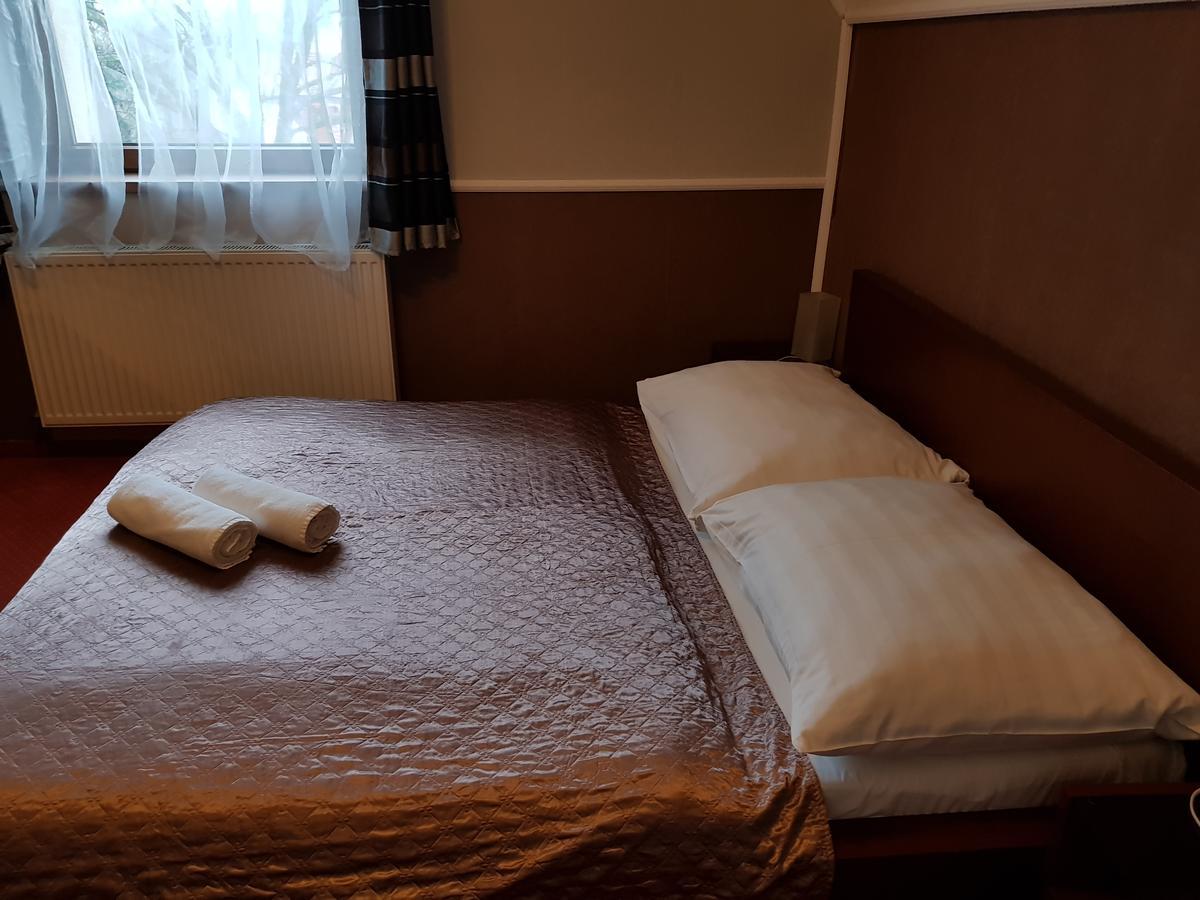 Amaretto Szallas Miskolc Exteriör bild