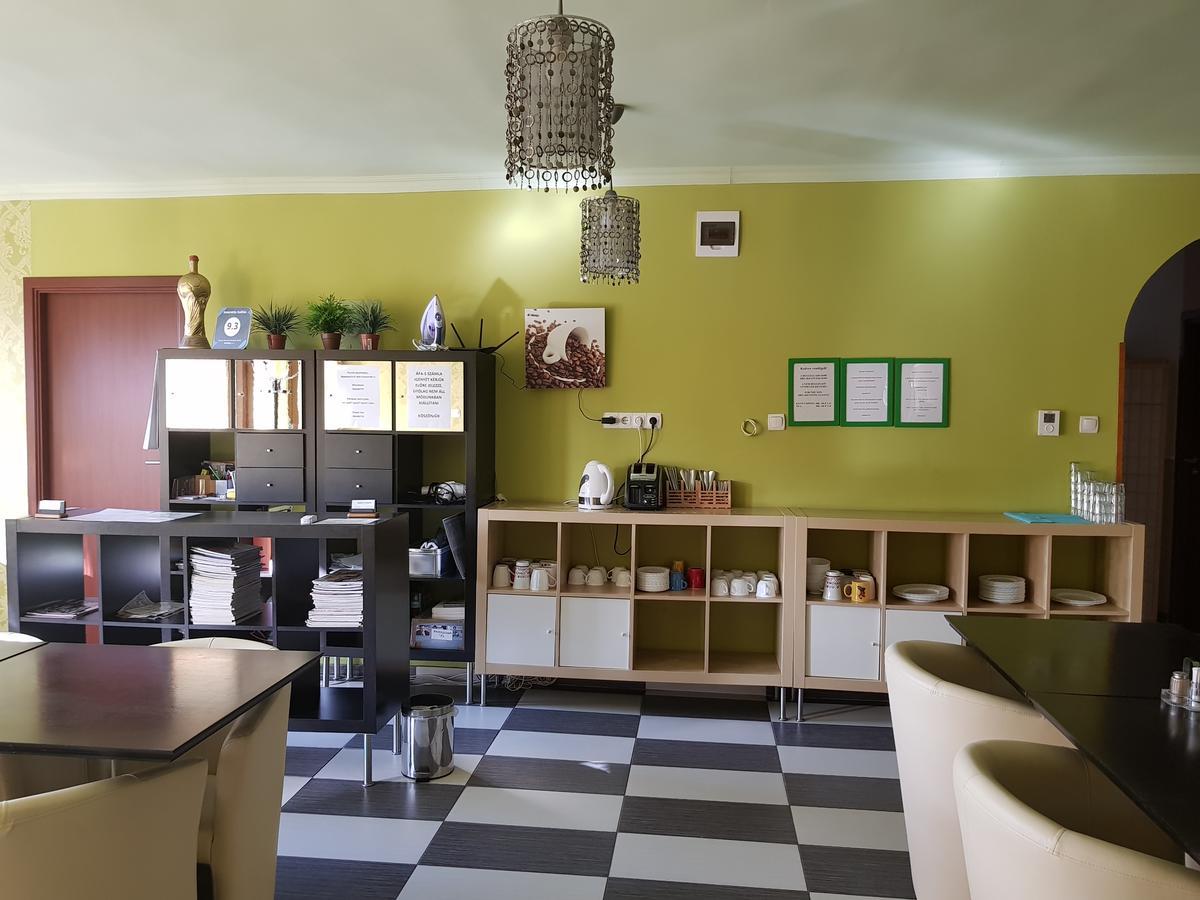 Amaretto Szallas Miskolc Exteriör bild
