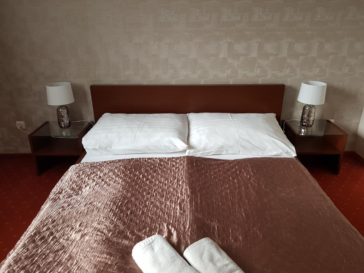 Amaretto Szallas Miskolc Exteriör bild
